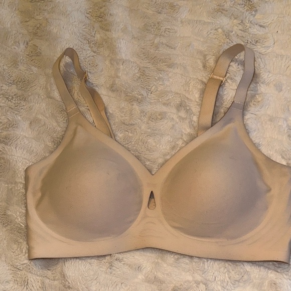 Wireless, Seamless Nude Bra - Picture 1 of 7